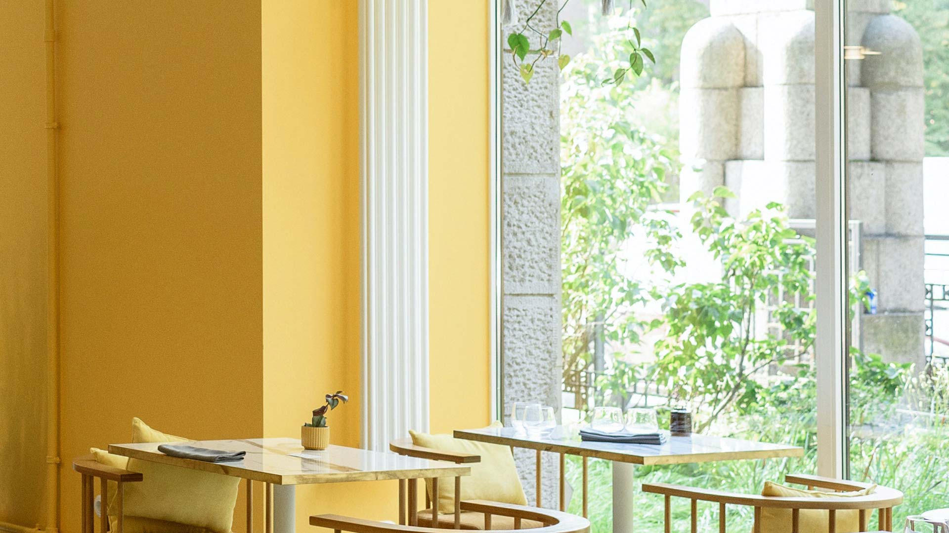 Żółte ściany – jakie zasłony wybrać?